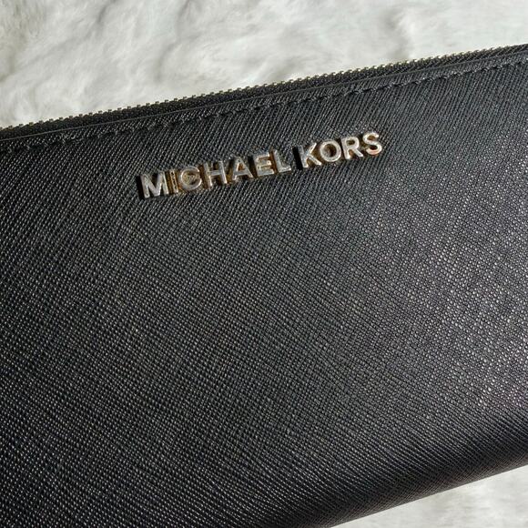 MICHAEL KORS Black Zip Around Wallet - Picture 5 of 11